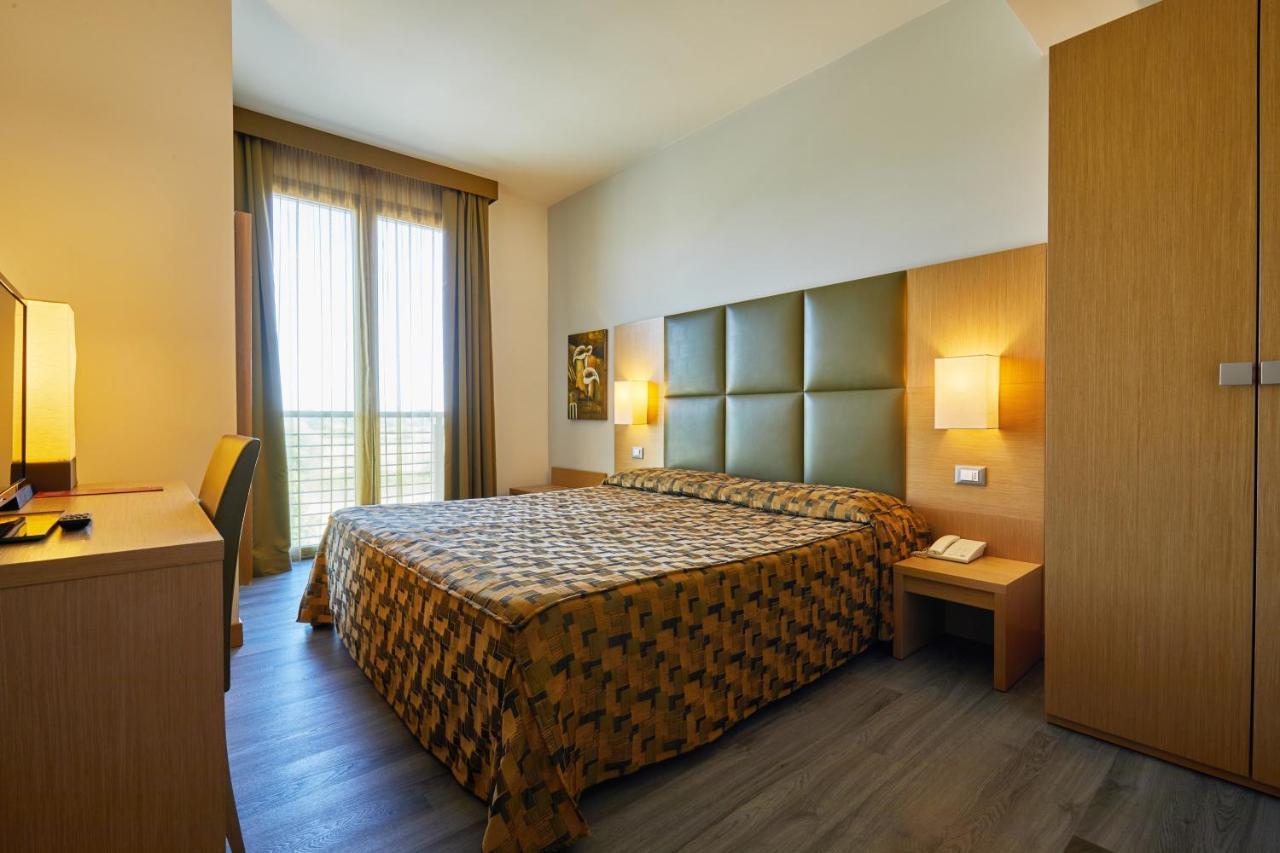 Castelmartini Wellness & Business Hotel Larciano Exterior photo